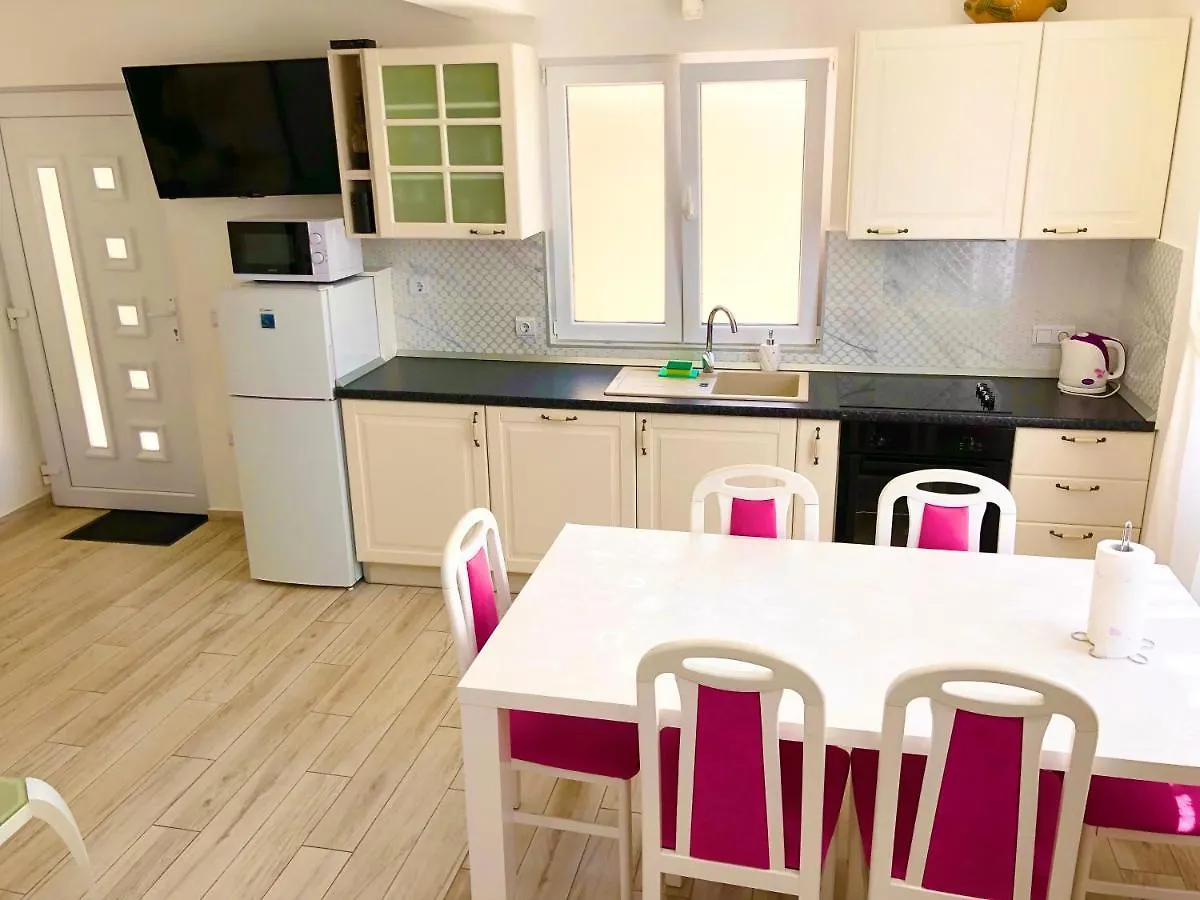 הוילה Mrljane House Gita
